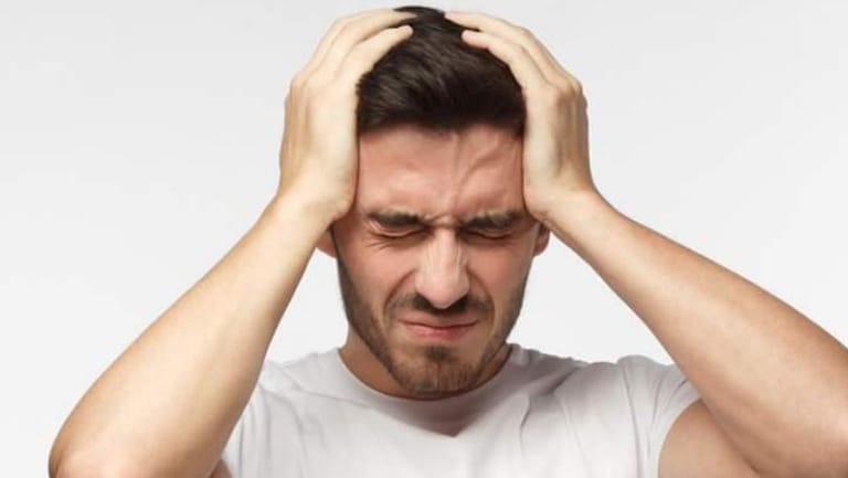 لماذا لا يُنصح بتحمل ألم الصداع؟