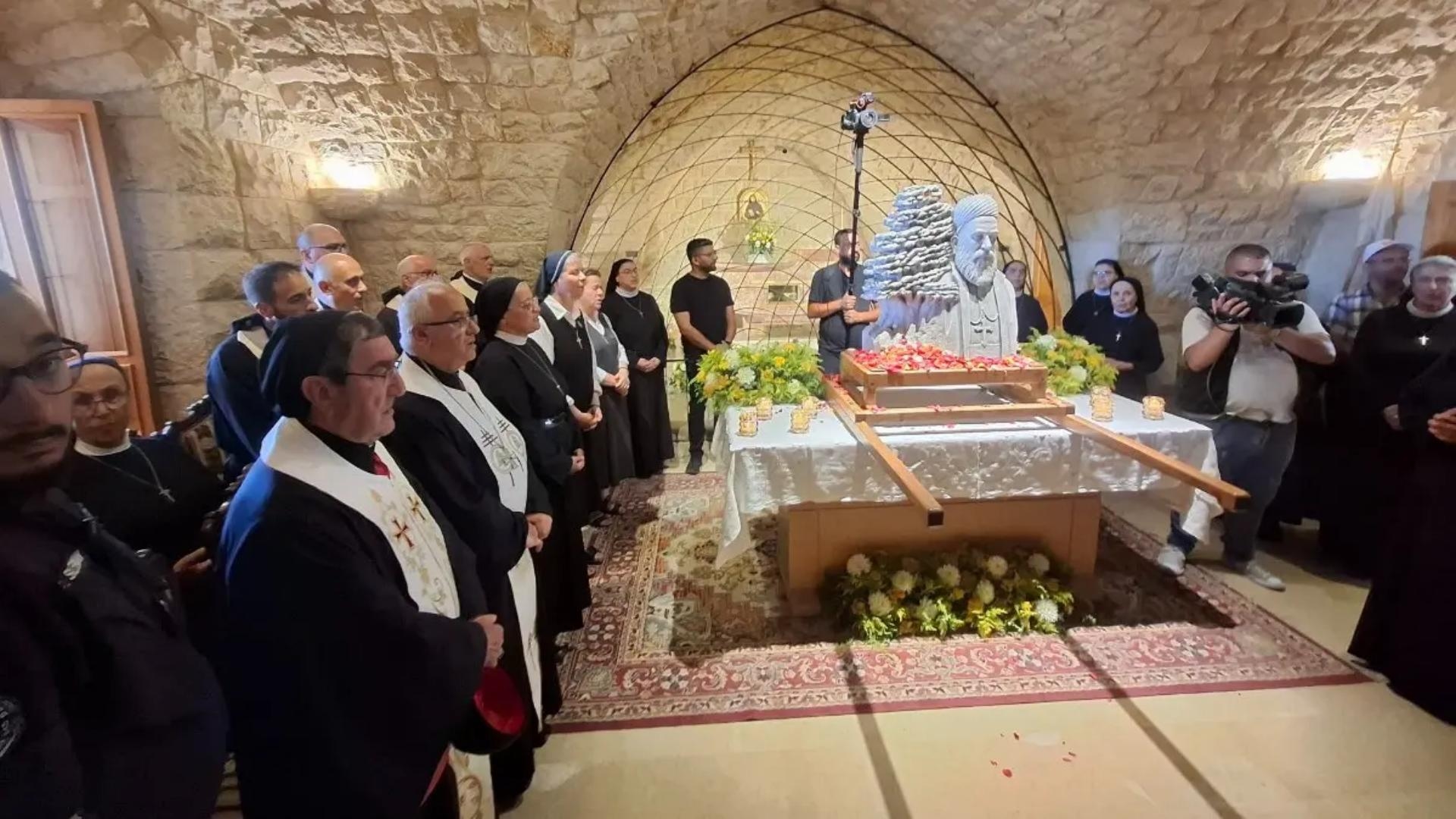 هكذا استقبل دير مار يوسف جربتا ذخائر الطوباويّ الجديد