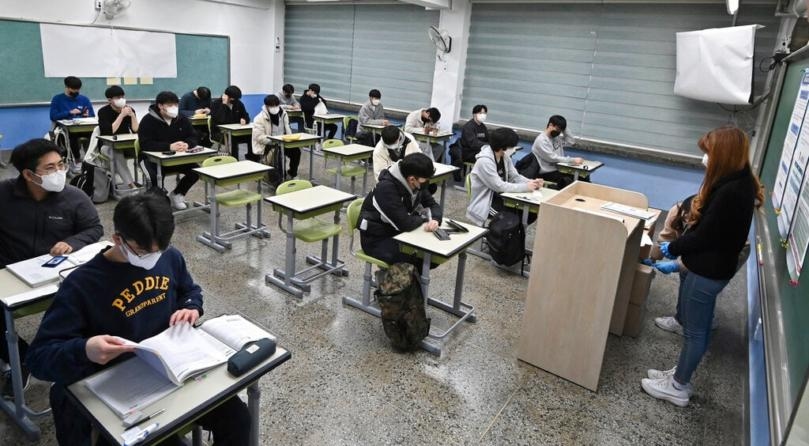 South Korea cuts 'killer questions' from college entrance exam