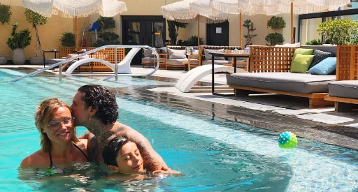 أحمد الفيشاوي في صورٍ جديدة مع ابنه: "العائلة تأتي أولاً"