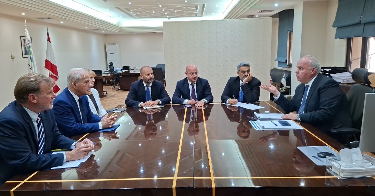 الحاج عرض والسفير الأميركي لتعزيز التعاون في قطاع 