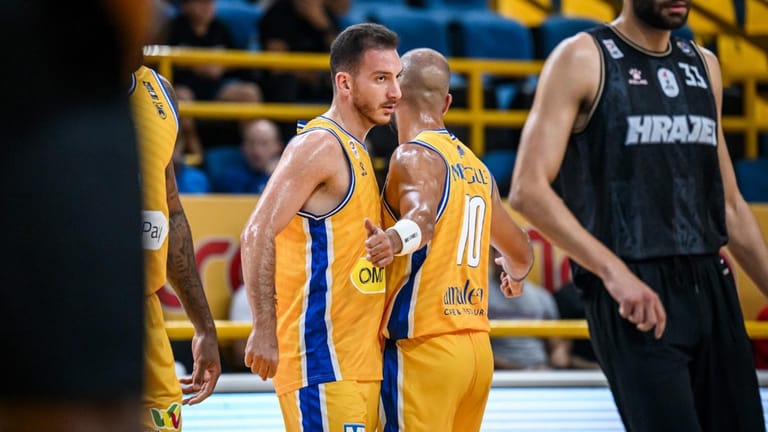 Al Riyadi defeated Tadamon Hrajel 118-83 in the first round of the “Decathlon” Lebanese Basketball Championship