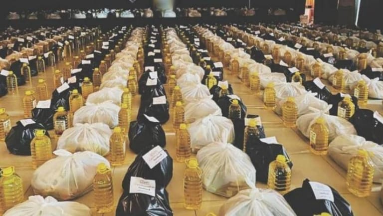 ازدياد الضغط يزيد المساعدات: بطاقات للمحازبين وكميات مدعومة