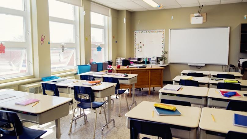 دعوة إلى إنصاف المعلّم وتحييد المتعلّم