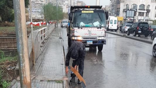 التحكم المروري: عولج تجمّع المياه على طريق جسر الباشا بعد التواصل مع فرق وزارة الأشغال والسير إلى تحسّن تدريجي