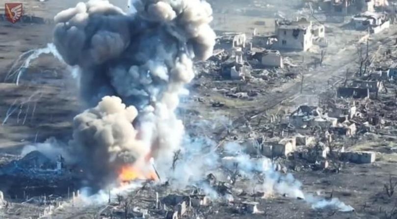 Ukrainian troops launch attack on Russian forces in Maryinka