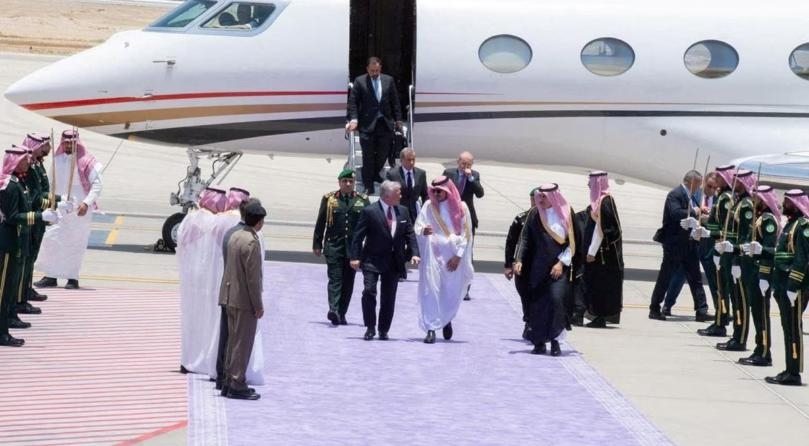 Syria's Assad wins warm welcome at Arab summit after years of isolation