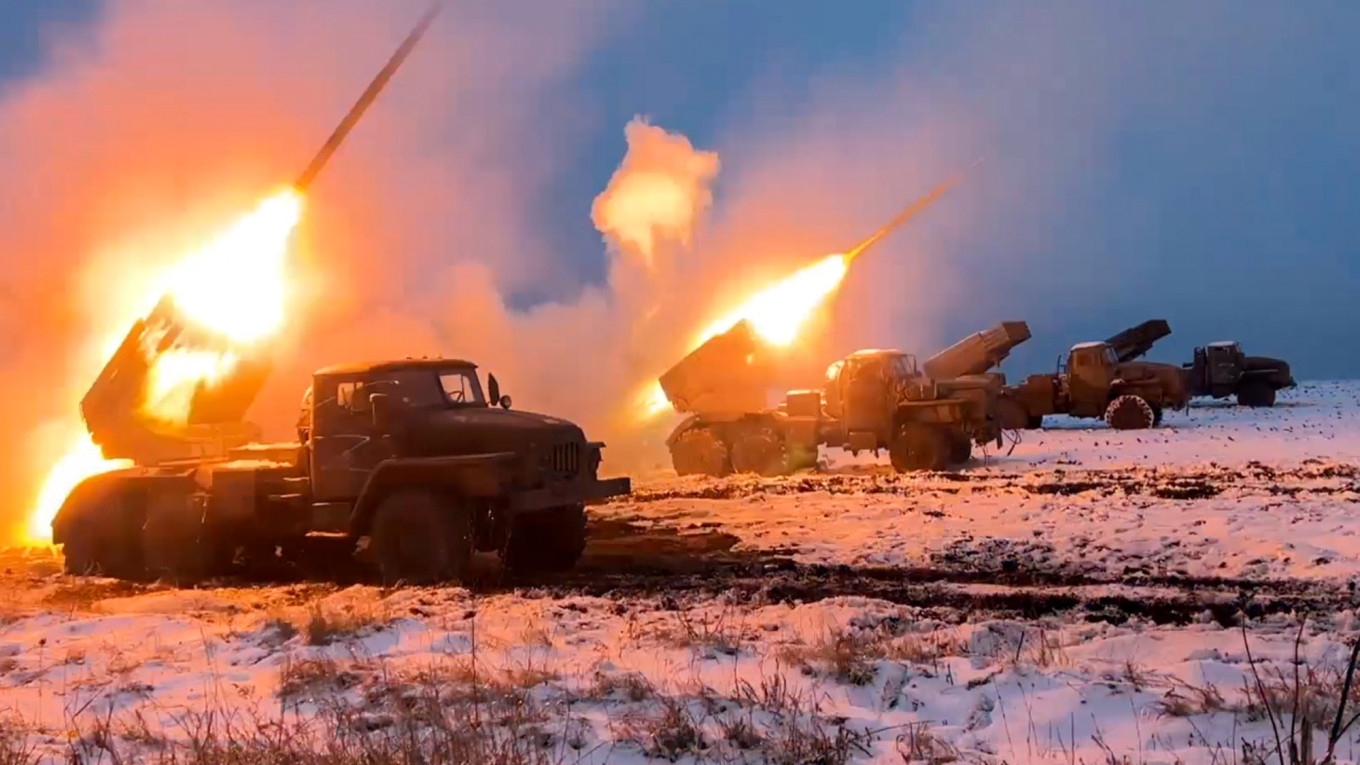 Kyiv rocked by explosions amid Russia's New Year attacks