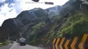 فيديو للحظات مروّعة: صخرة عملاقة تسحق شاحنة