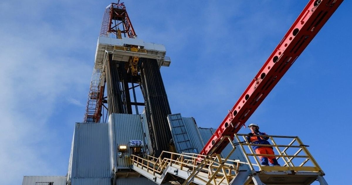 Robotic oil drilling operation