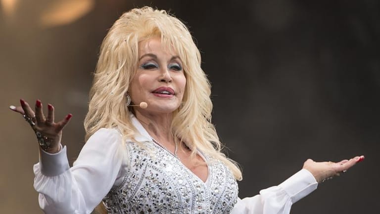 Dolly Parton Sleeps in Her Makeup in Case There's an Earthquake