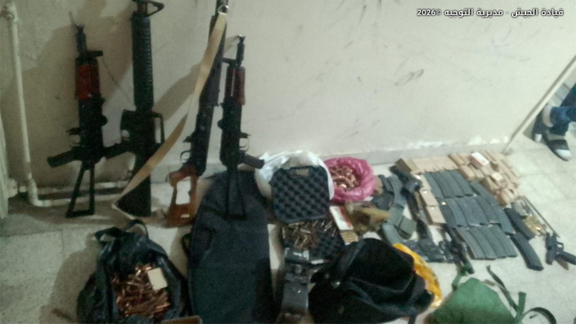 بالصور: مداهمة للجيش وتوقيفات... وهذا ما جرى ضبطه