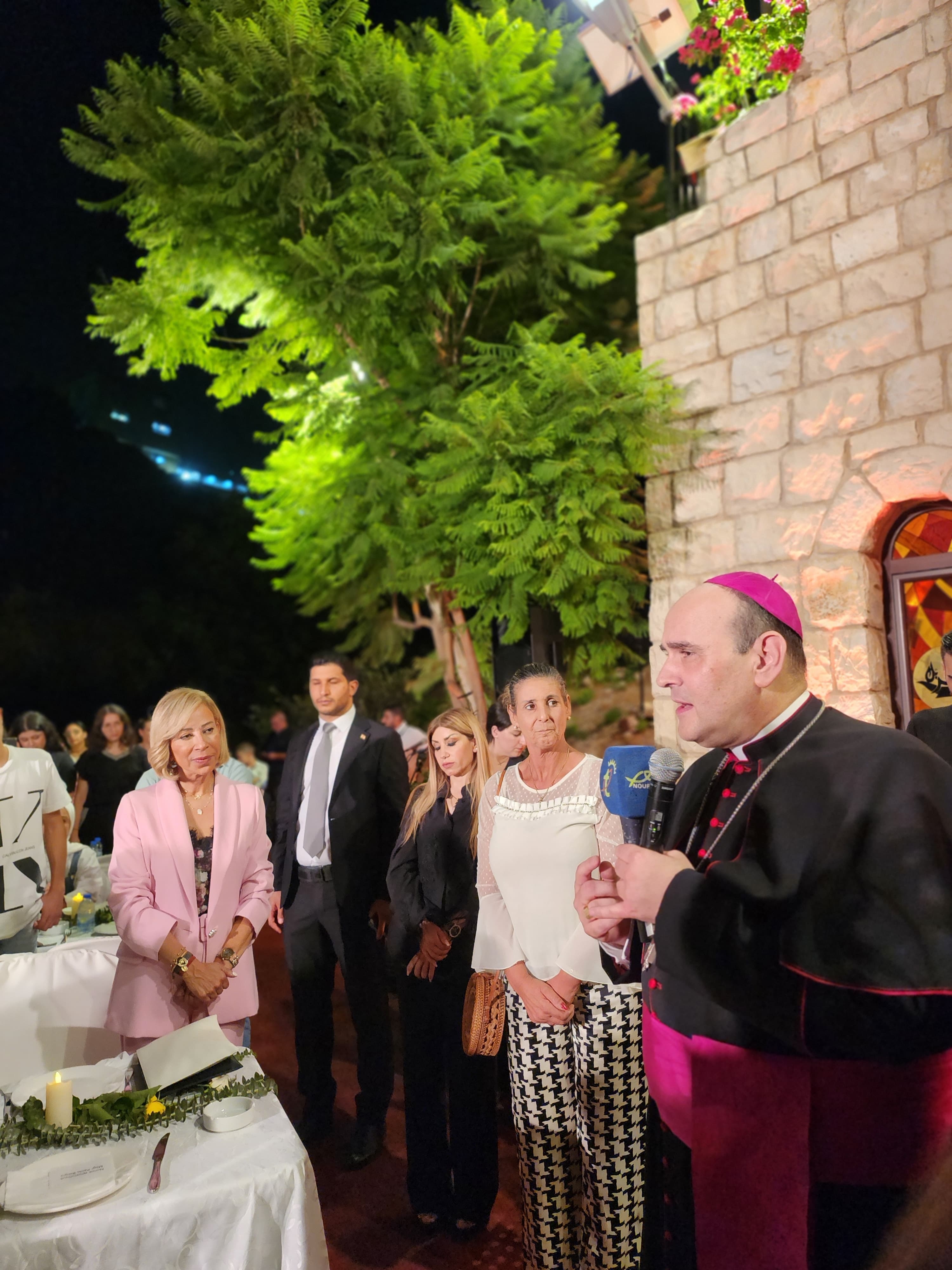 عشاء إنساني مؤثّر في نهر إبراهيم جمع القلوب على المحبّة والرجاء