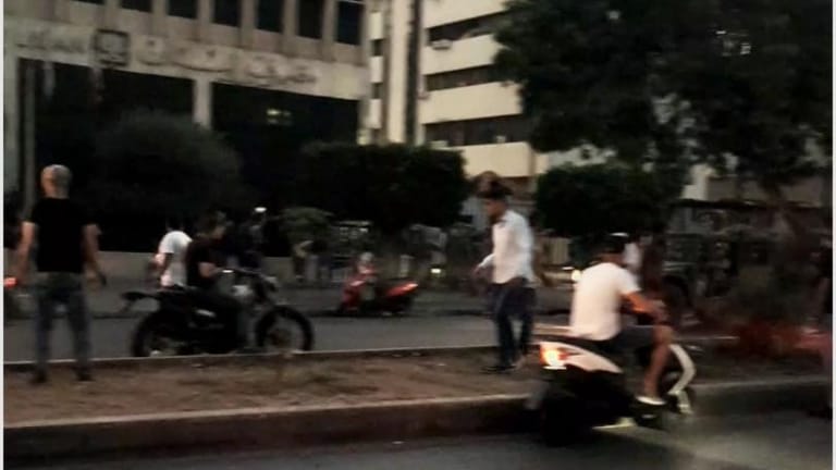 محتجون اقتحموا مصرف لبنان في صيدا وجريح نتيجة التدافع