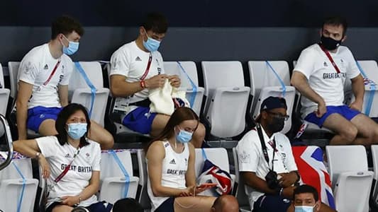 مشهد غريب في أولمبياد طوكيو 2020: بطل يحيك الصوف