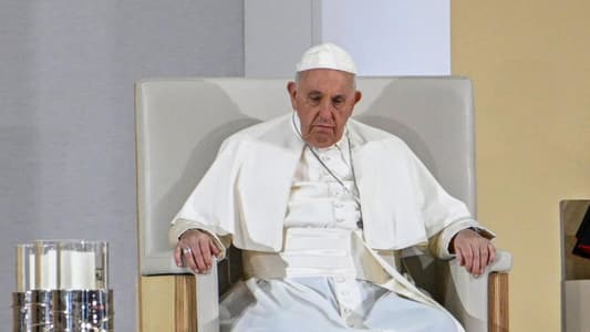 Caution urged as ailing pope records slight improvement