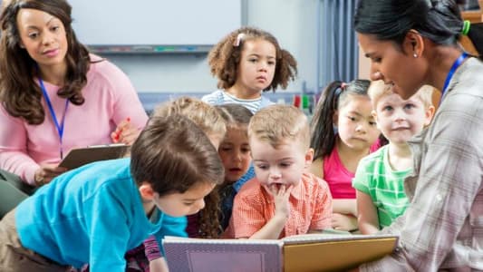 دراسة تحذر: كتب الأطفال ترسّخ التفرقة