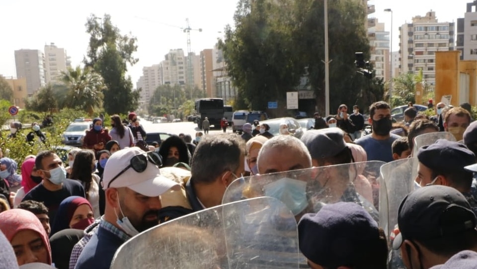 اعتصام لمتعاقدي الاساسي امام وزارة التربية لاحتساب عقودهم كاملة