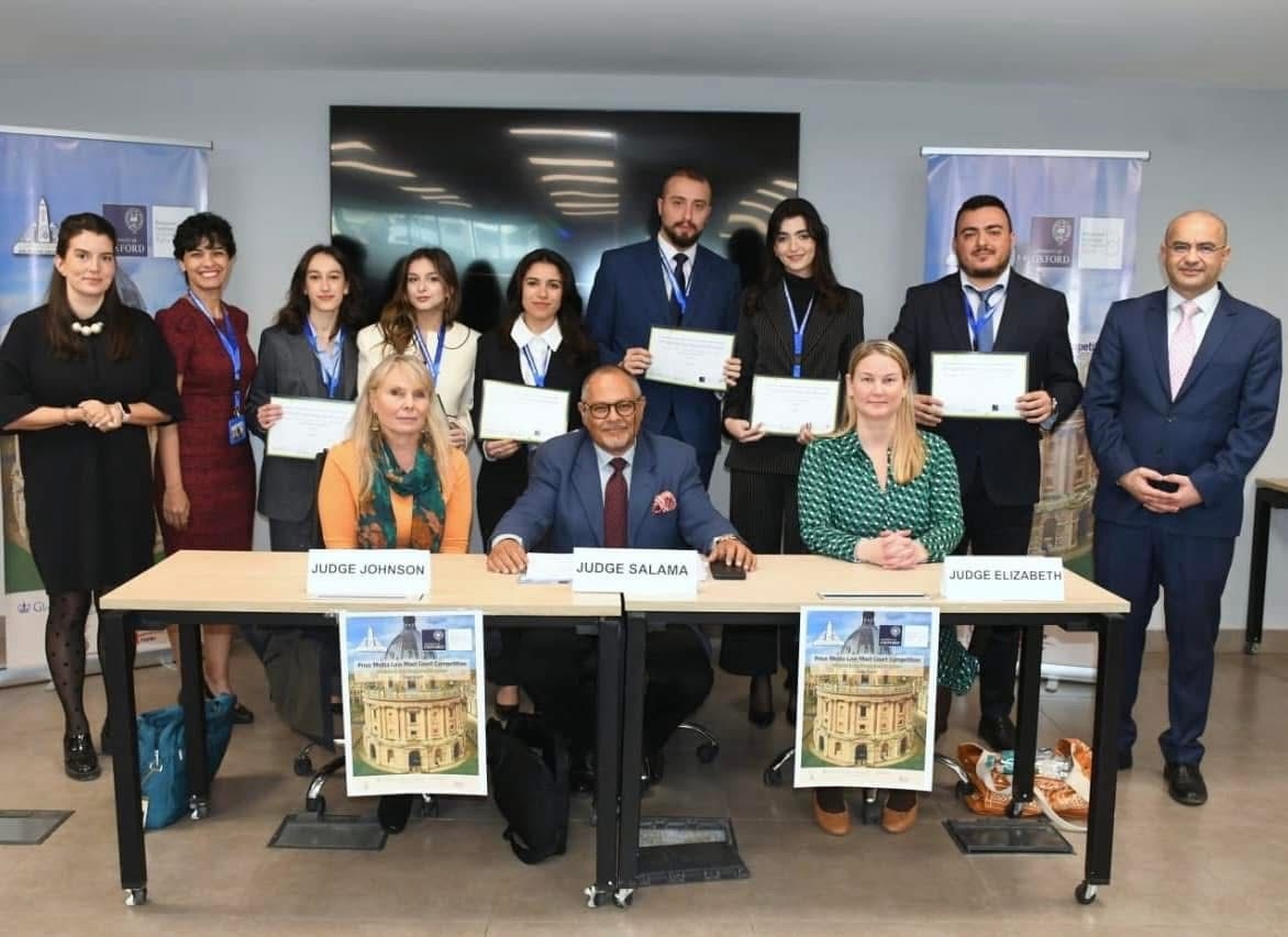 جامعة الروح القدس تتألق دوليًا في مسابقة جامعة أكسفورد البريطانية