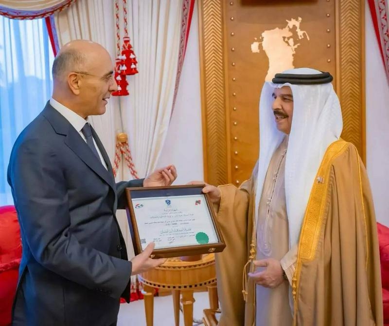 البحرين في قلب أرز لبنان... وهديّة مميّزة من الحجّار