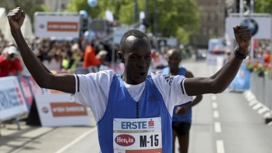 AFP: Kenya's Albert Korir (L) wins New York Marathon men's title