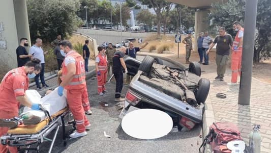 TMC: One person killed and another injured as a car fell from the Sayad Bridge and overturned on the Sayad Road heading towards Baabda, and traffic flow has been redirected to nearby roads