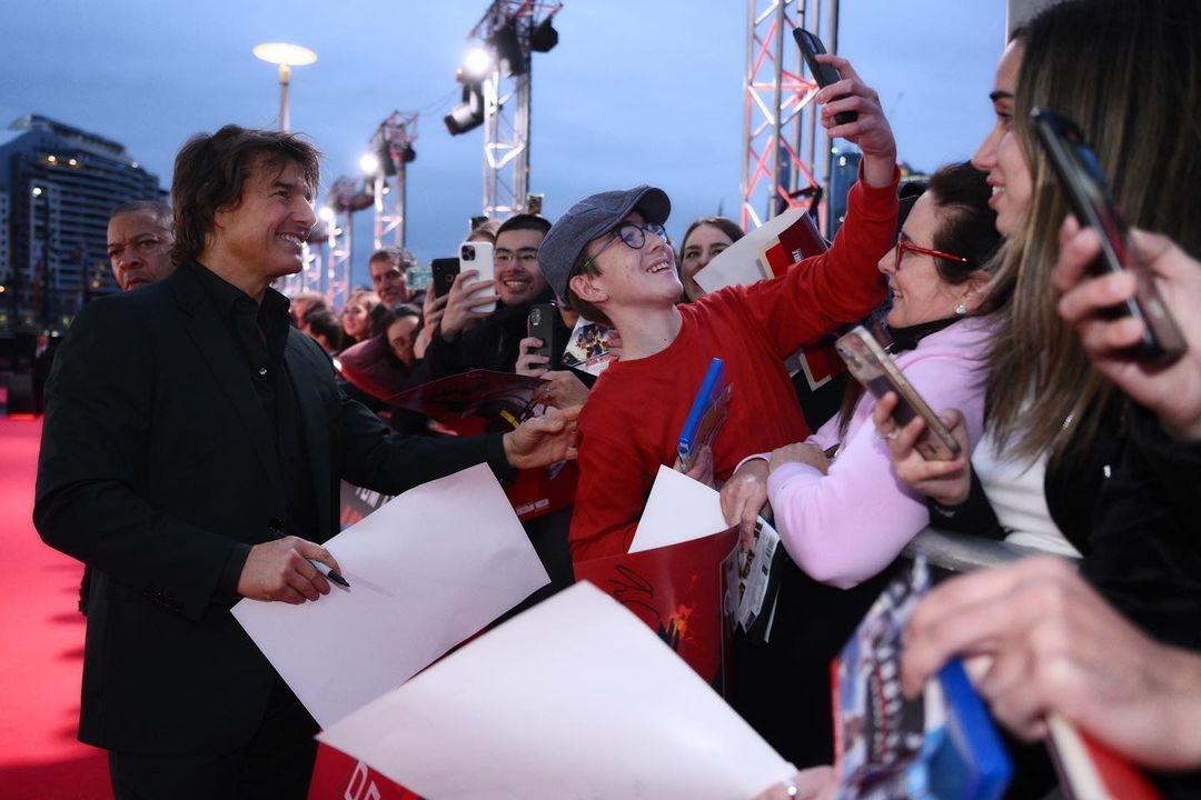 بالصور: توم كروز يحتفل بيوم ميلاده الـ 61 على السجادة الحمراء