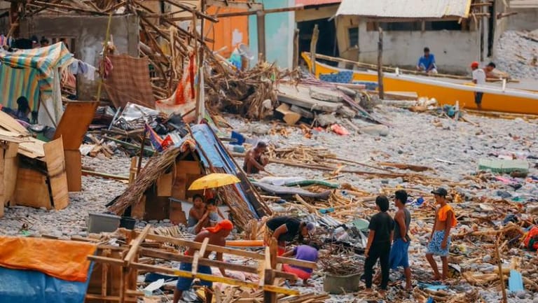 Philippine death toll from its strongest typhoon of year tops 400