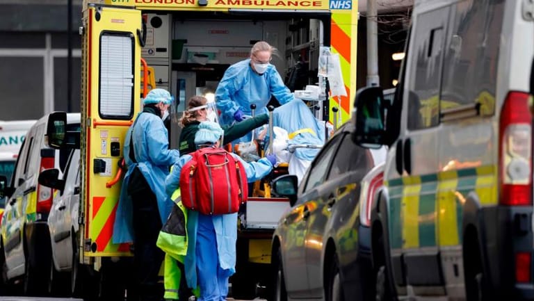 بريطانيا تسجل أعلى حصيلة إصابات يومية بكورونا منذ شباط