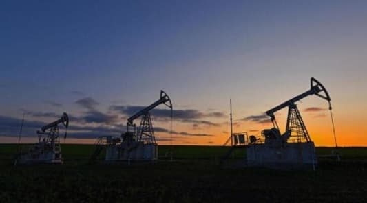 US oil jumps $1 on crude draw, tight global supply