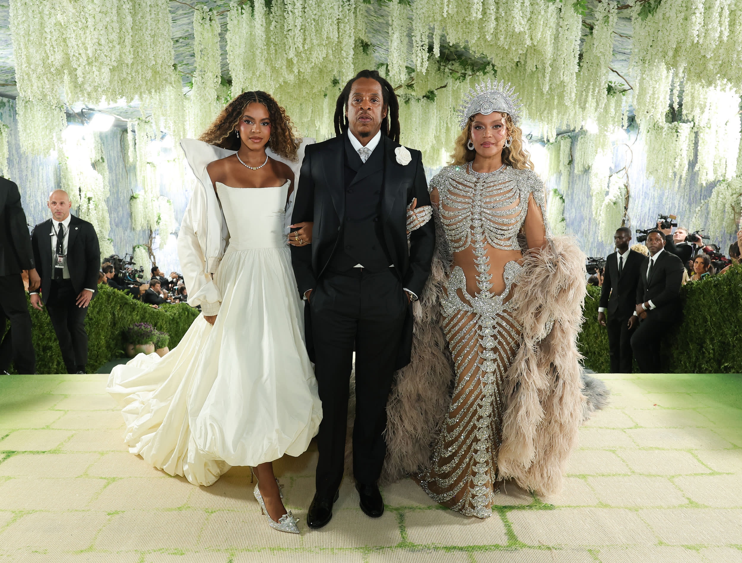 بيونسيه تخطف الأنظار في Met Gala 2026 بإطلالة استثنائية في أول ظهور لها منذ عقد