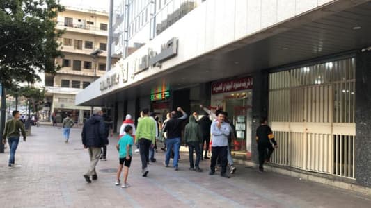 Photo: Protesters close money changer shops in Sidon