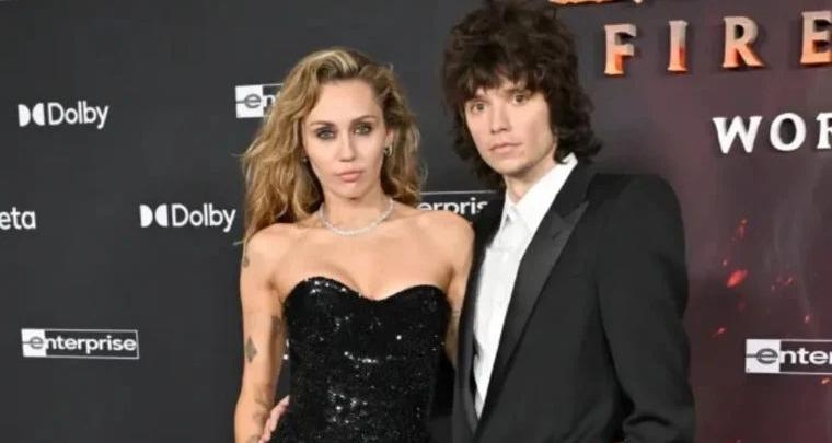 بعد 4 سنوات من الحب… خطوبة مايلي سايروس وماكس موراندو رسمياً