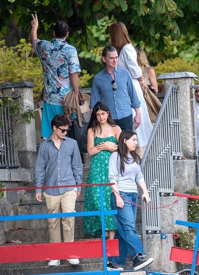 قبيل عرض فيلمه في فينيسيا... مشاهير هوليوود في ضيافة عائلة جورج كلوني في إيطاليا!