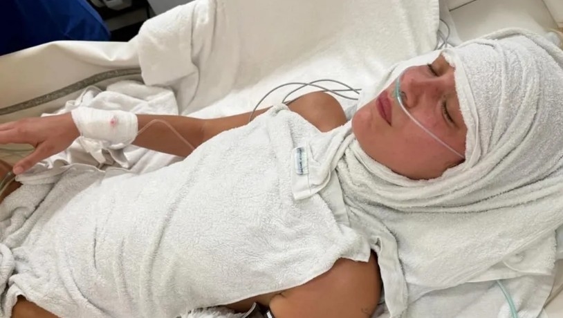 بالصور: بيلا حديد تُنقل إلى ألمانيا لعلاج مرض لايم المزمن