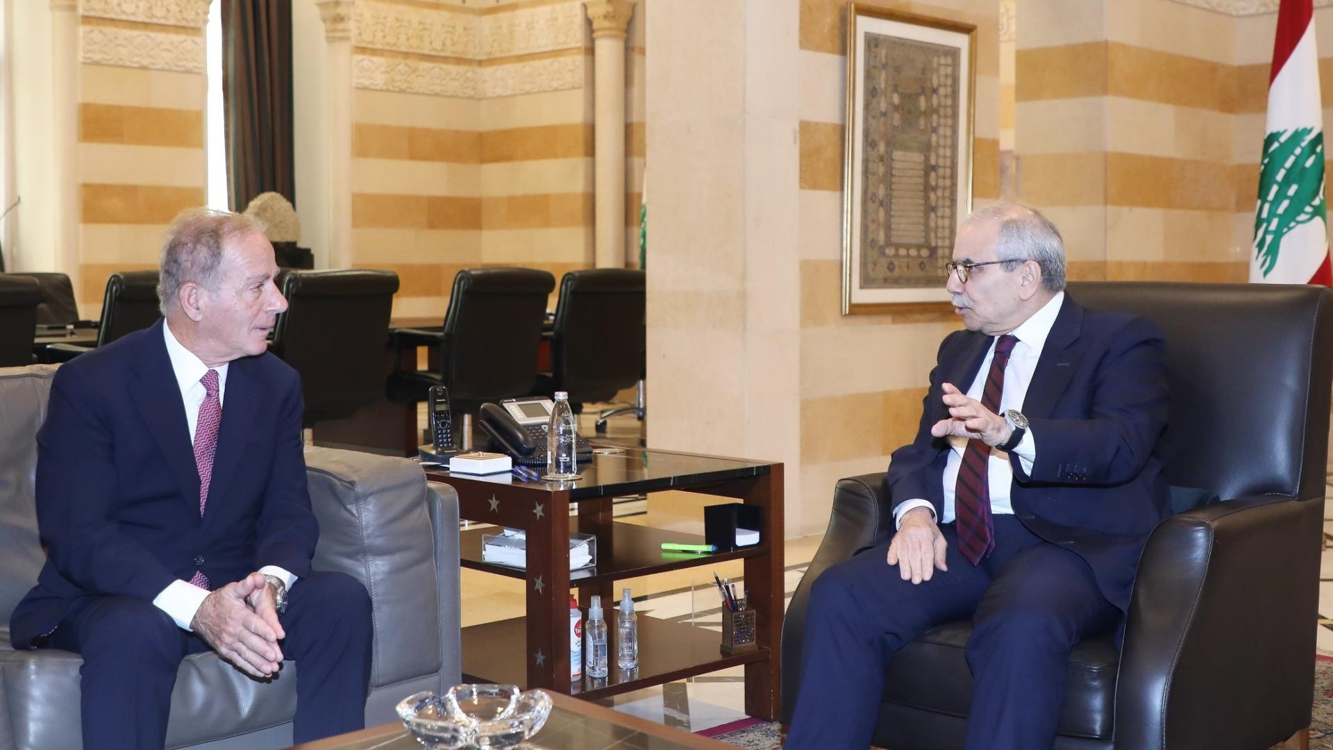 U.S. Ambassador Receives Gift from Salam
