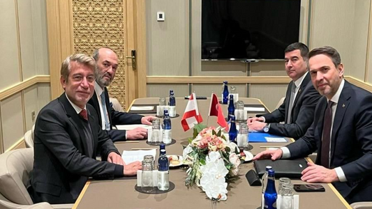 Energy Minister discusses electricity damages, oil exploration with Turkish counterpart