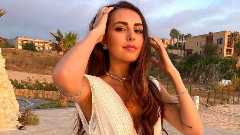 بالصورة: فاليري أبو شقرا ترزَق بطفلتين توأم