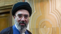 هل يحضر مجتبى خامنئي مراسم دفن والده؟