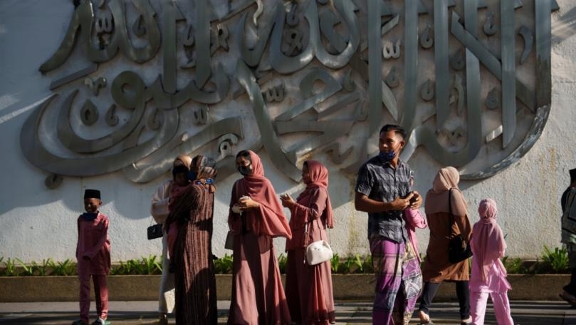 Photos: Muslims Around the World Celebrate Eid al-Fitr 2022