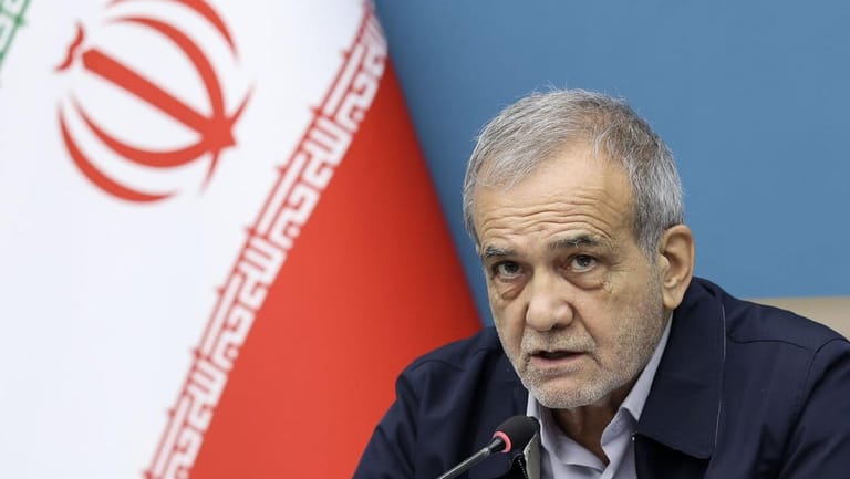 وكالة فارس الإيرانية: إصابة الرئيس الإيراني بجروح طفيفة في ساقه إثر هجوم إسرائيلي استهدف المجلس الأعلى للأمن القومي في 16 حزيران الماضي