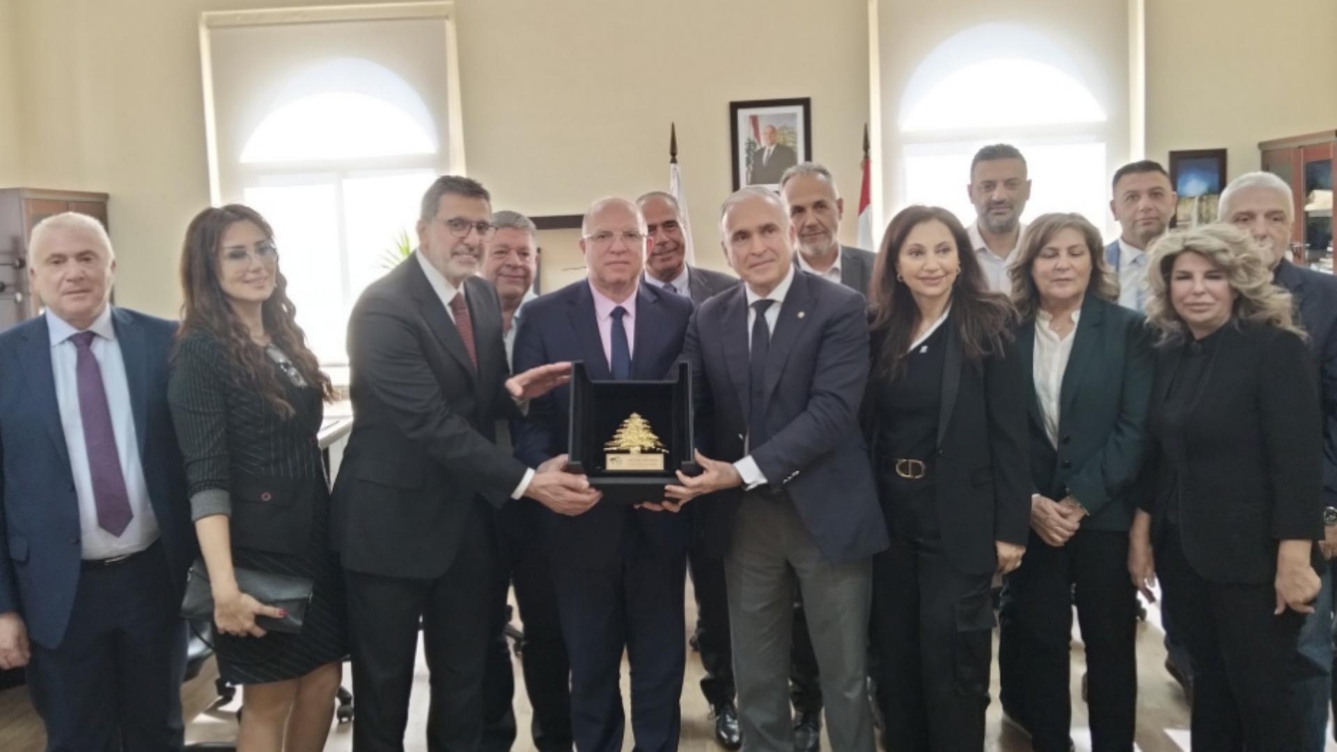 الوزير يكشف: قانون عمل جديد.. قريباً