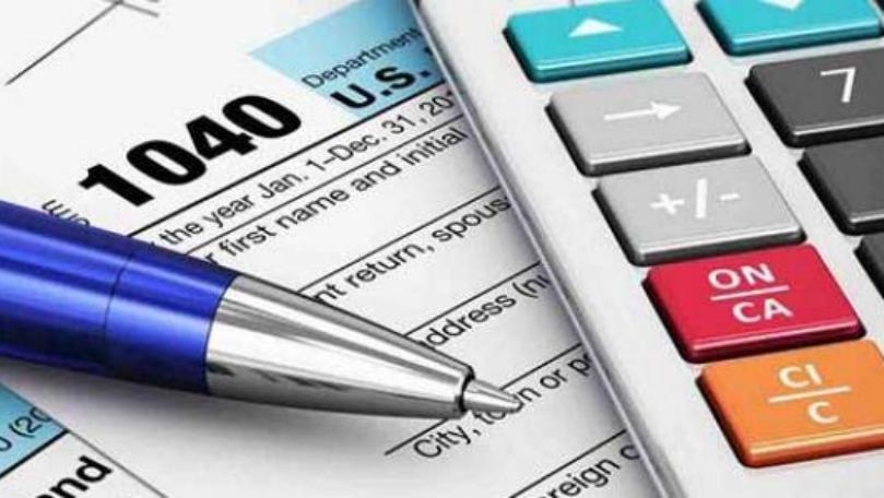 كيف تُحتسب ضريبة الدخل على رواتب الدولار؟