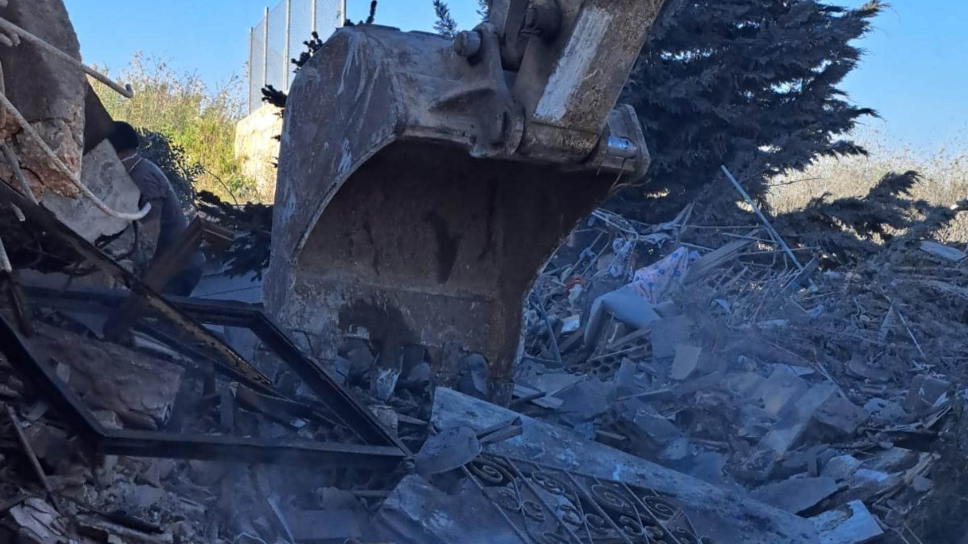 بالصور: انتشال 6 ضحايا وإنقاذ 3 جرحى من تحت الأنقاض