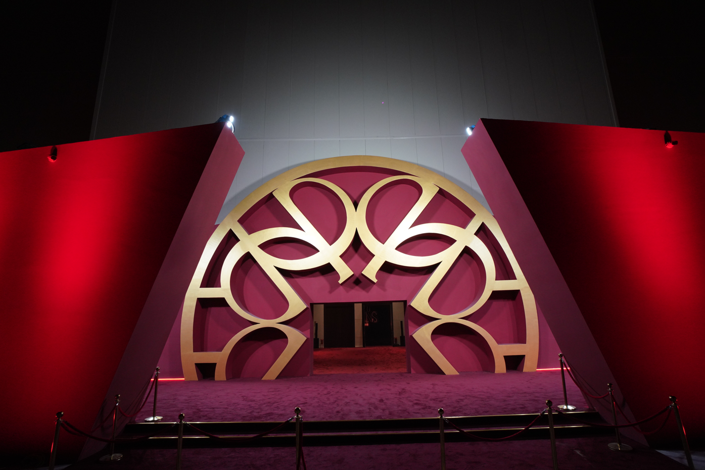 جيلبير حداد... مصمّم الحفلات الذي أضفى سحرًا على عرض إيلي صعب في الرياض