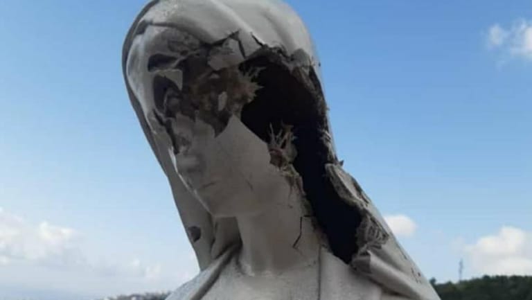 تحطيم تمثال للسيّدة العذراء