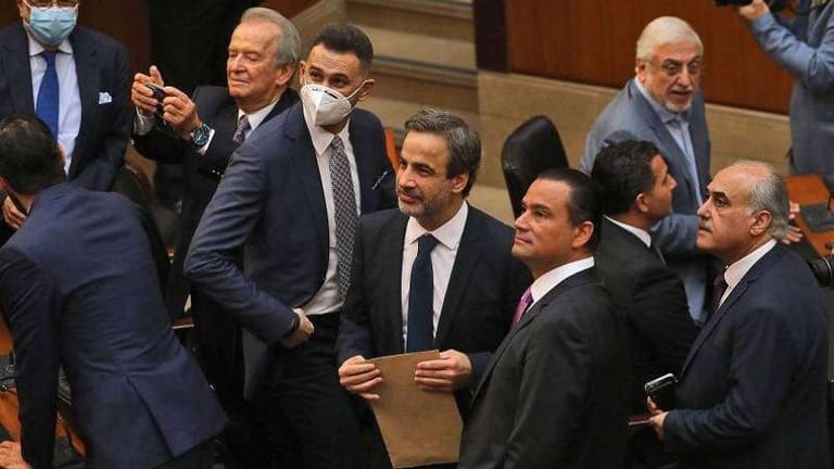 معوّض يُدشّن مشواره الرئاسي... مرشَّحاً أوّل