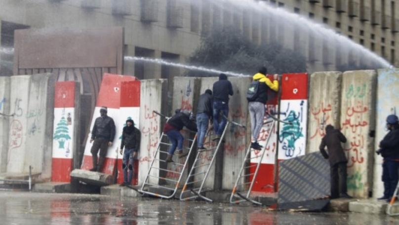 "ثورة الدولار" تهدد بانفجار اجتماعي!