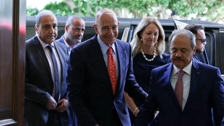 رسائل إغراء وتحذير للبنان!