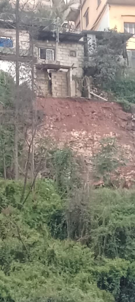 في لبنان: إخلاء مبنى سكنيّ جراء انهيار جزء منه